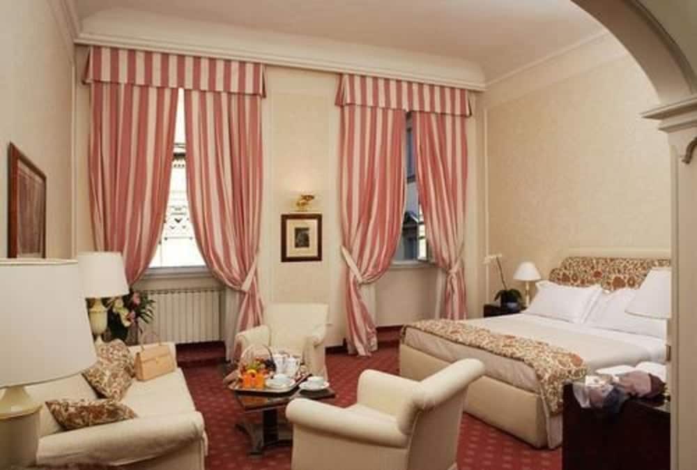 Hotel De La Ville — Hotel rooms in Florence, Tuscany