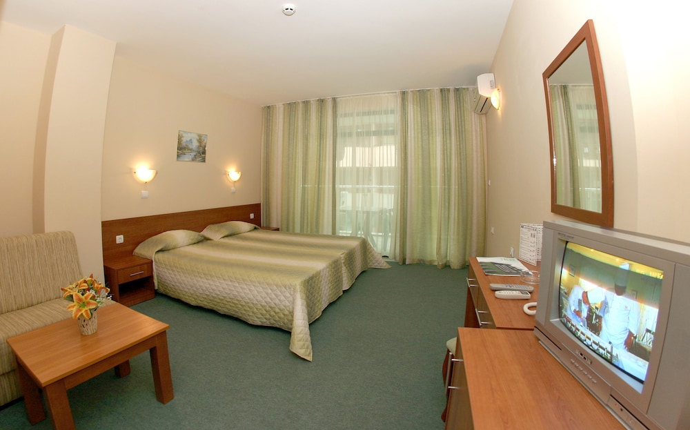 Hotel L&B - Free parking — Hotel rooms in Sunny Beach, Burgas Region