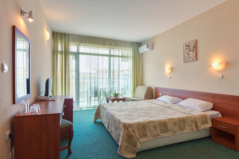 Hotel L&B - Free parking — Hotel rooms in Sunny Beach, Burgas Region