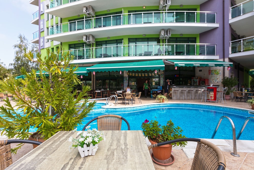 Hotel L&B - Free parking — Swimming pool in Sunny Beach, Burgas Region