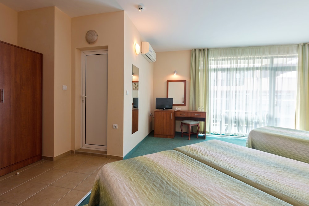 Hotel L&B - Free parking — Hotel rooms in Sunny Beach, Burgas Region