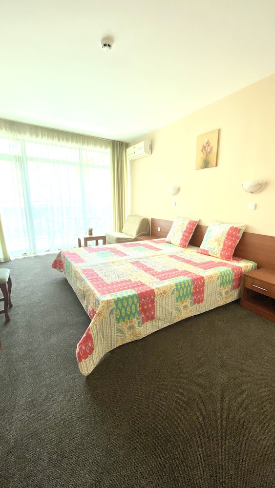 Hotel L&B - Free parking — Hotel rooms in Sunny Beach, Burgas Region
