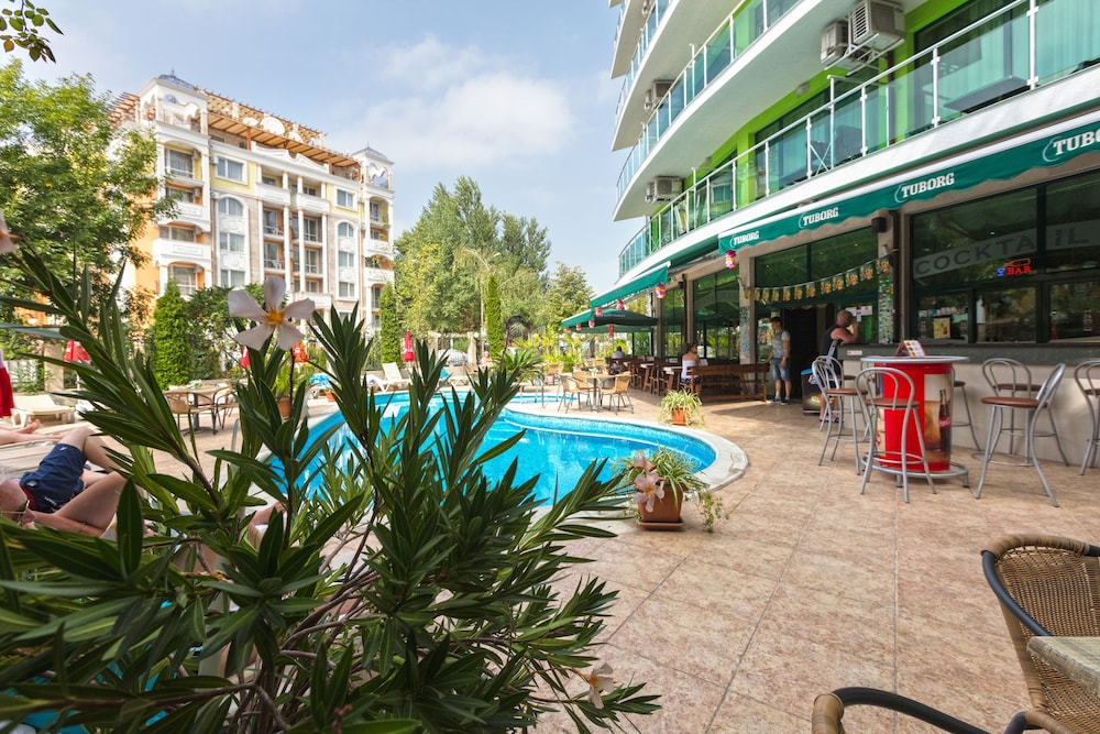 Hotel L&B - Free parking — Swimming pool in Sunny Beach, Burgas Region