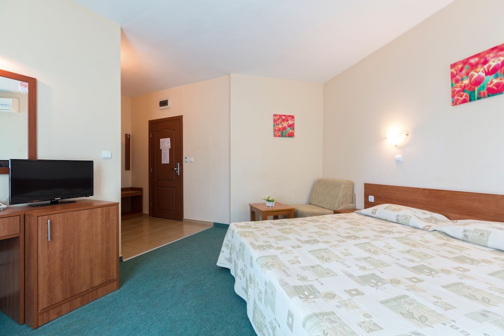 Hotel L&B - Free parking — Hotel rooms in Sunny Beach, Burgas Region