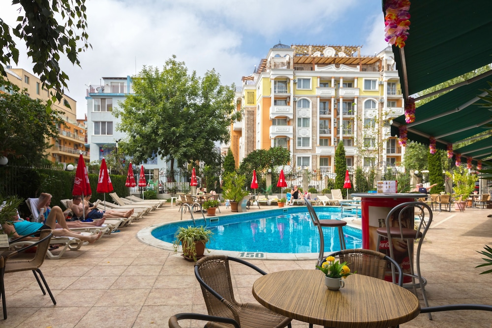 Hotel L&B - Free parking — Swimming pool in Sunny Beach, Burgas Region