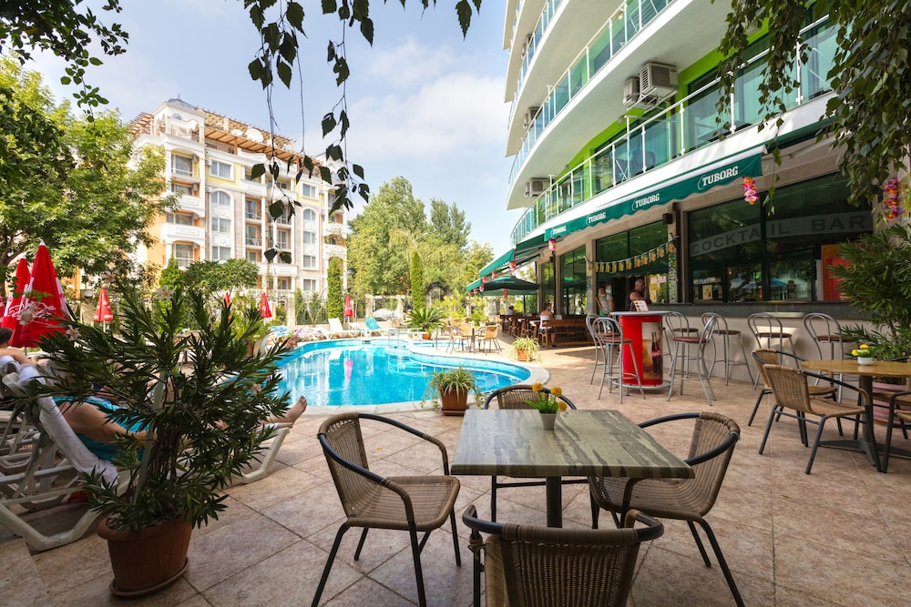 Hotel L&B - Free parking — Swimming pool in Sunny Beach, Burgas Region