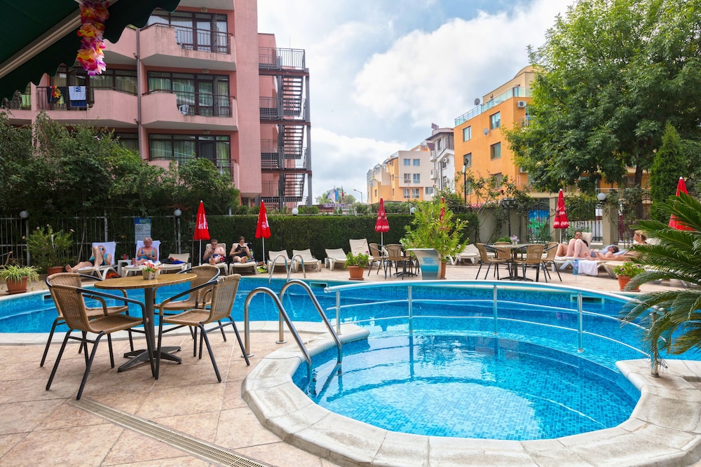 Hotel L&B - Free parking — Swimming pool in Sunny Beach, Burgas Region