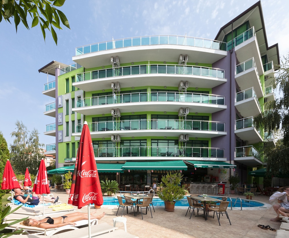 Hotel L&B - Free parking — Hotel building in Sunny Beach, Burgas Region