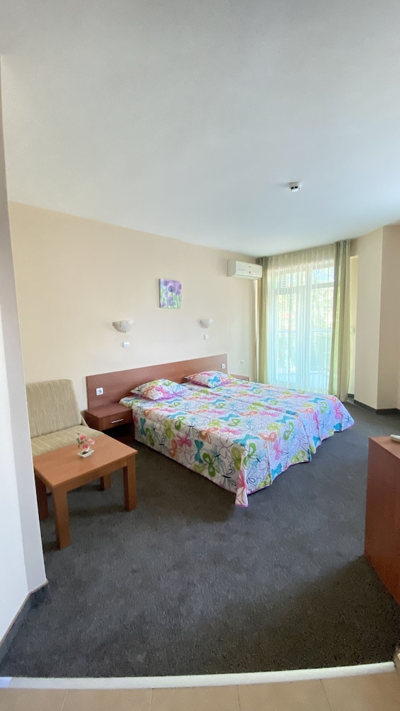Hotel L&B - Free parking — Hotel rooms in Sunny Beach, Burgas Region