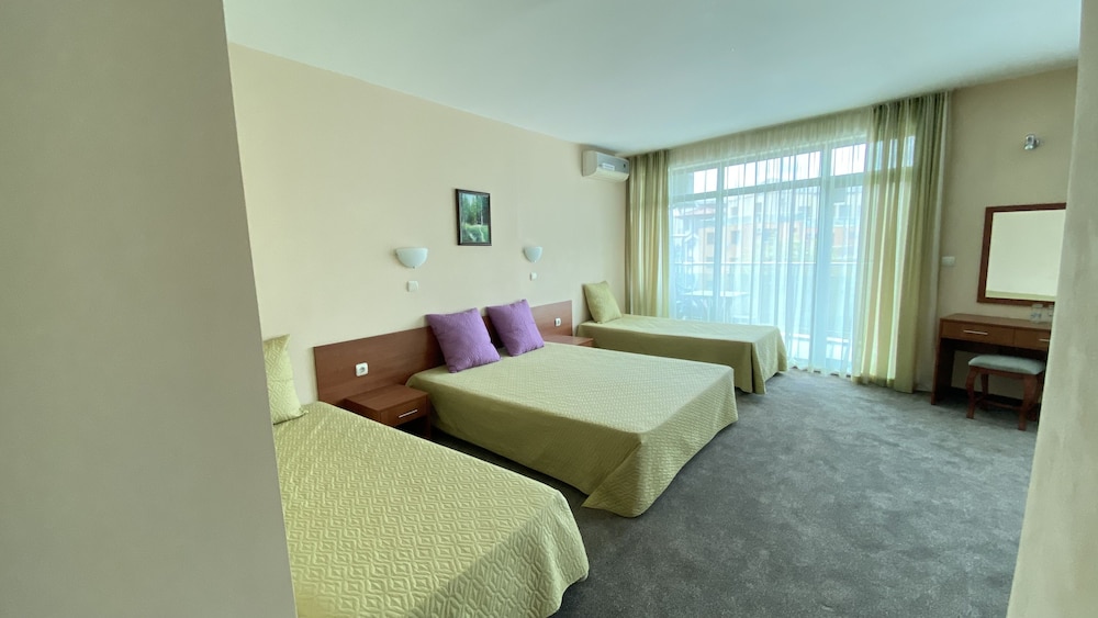 Hotel L&B - Free parking — Hotel rooms in Sunny Beach, Burgas Region