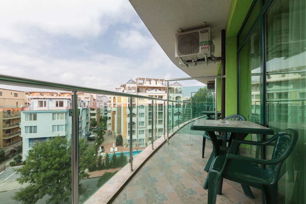 Hotel L&B - Free parking — Hotel building in Sunny Beach, Burgas Region