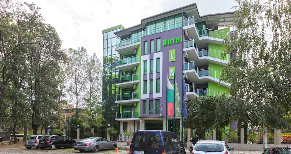 Hotel L&B - Free parking — Hotel building in Sunny Beach, Burgas Region