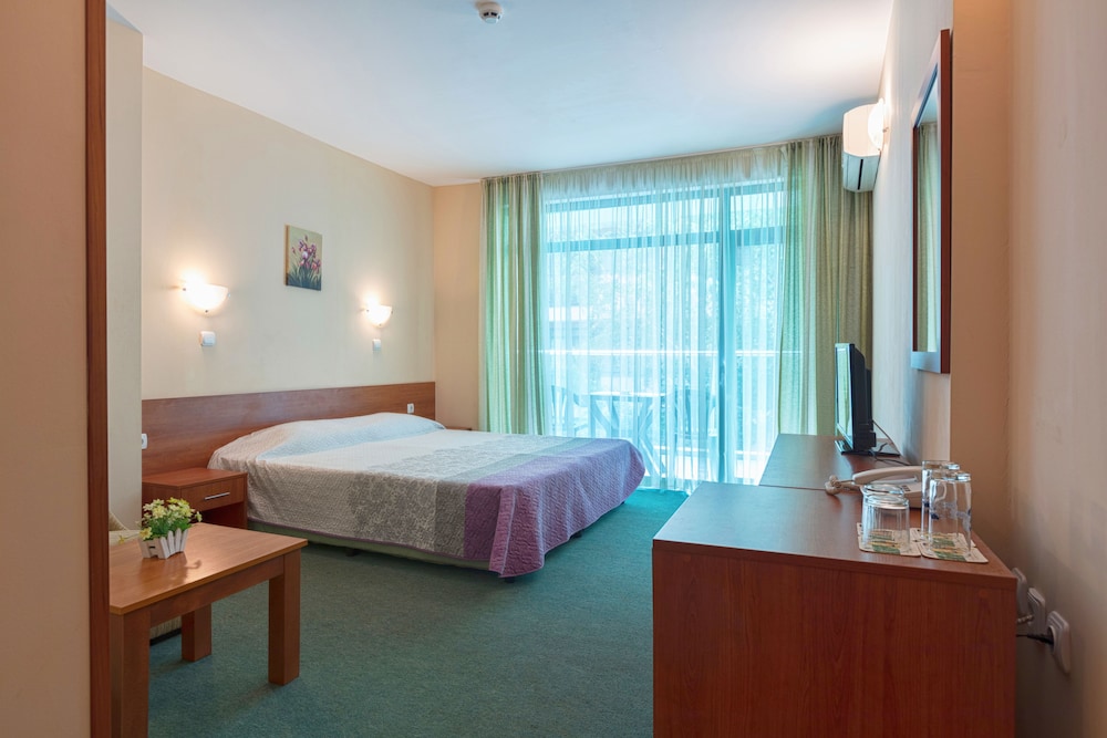 Hotel L&B - Free parking — Hotel rooms in Sunny Beach, Burgas Region