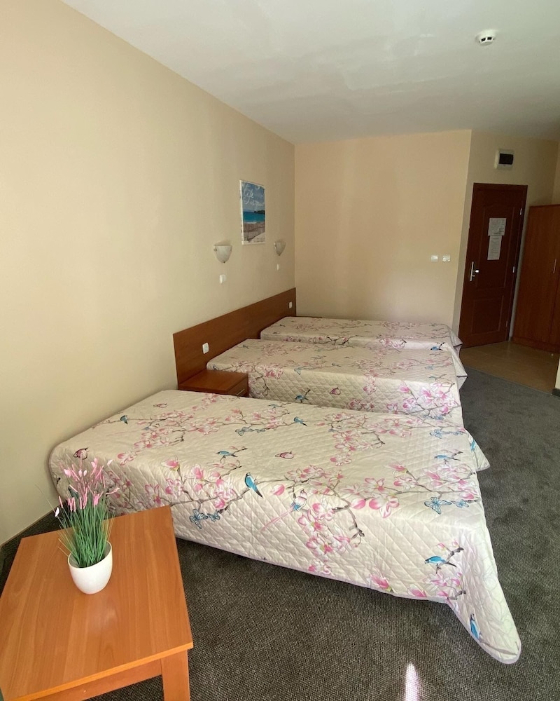 Hotel L&B - Free parking — Hotel rooms in Sunny Beach, Burgas Region