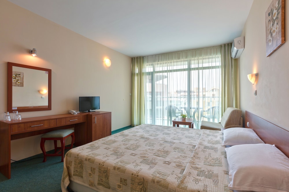 Hotel L&B - Free parking — Hotel rooms in Sunny Beach, Burgas Region