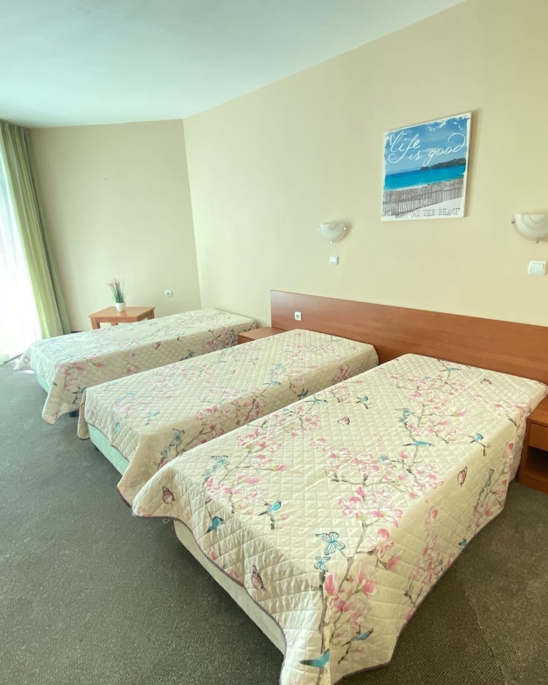Hotel L&B - Free parking — Hotel rooms in Sunny Beach, Burgas Region