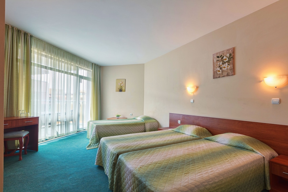 Hotel L&B - Free parking — Hotel rooms in Sunny Beach, Burgas Region