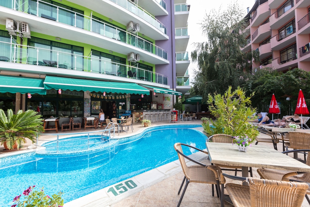 Hotel L&B - Free parking — Swimming pool in Sunny Beach, Burgas Region
