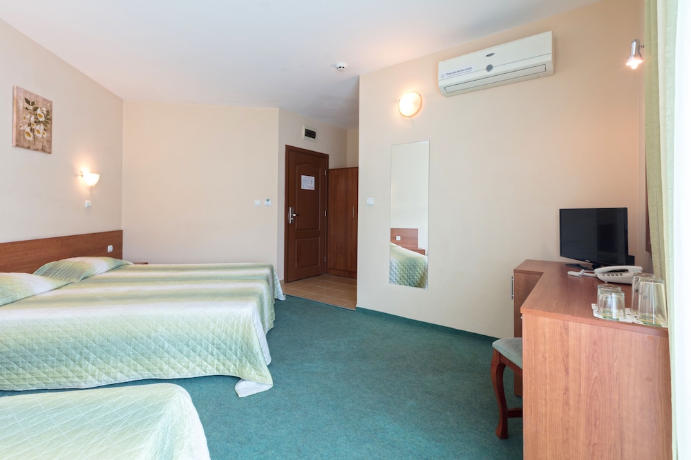Hotel L&B - Free parking — Hotel rooms in Sunny Beach, Burgas Region