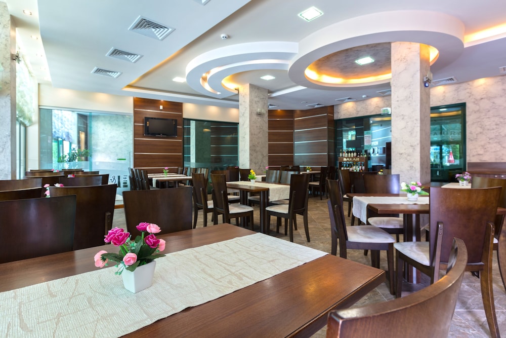 Hotel L&B - Free parking — Restaurant & bars in Sunny Beach, Burgas Region
