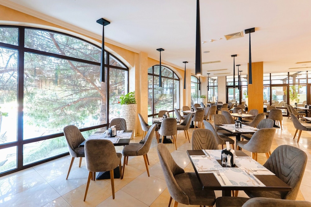 Barceló Royal Beach – All Inclusive — Restaurant & bars in Sunny Beach, Burgas Region
