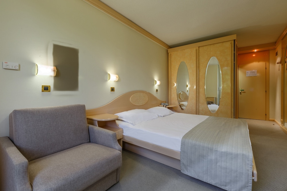 Hotel Istra Plava Laguna — Hotel rooms in Poreč, Istria