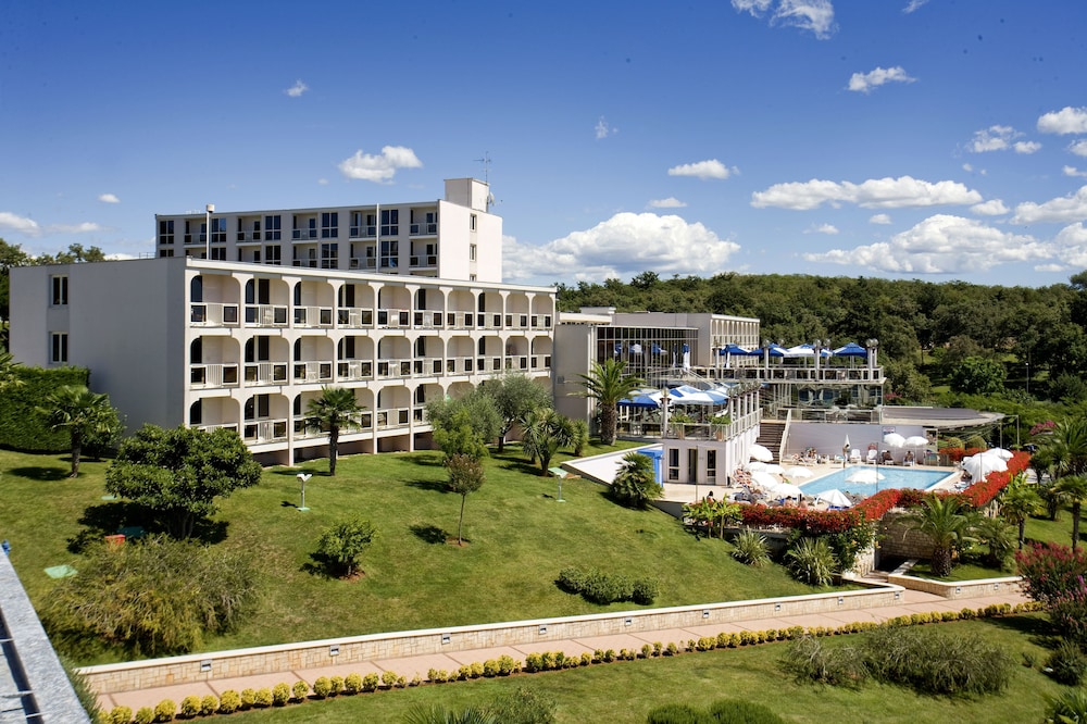 Hotel Istra Plava Laguna — Hotel building in Poreč, Istria