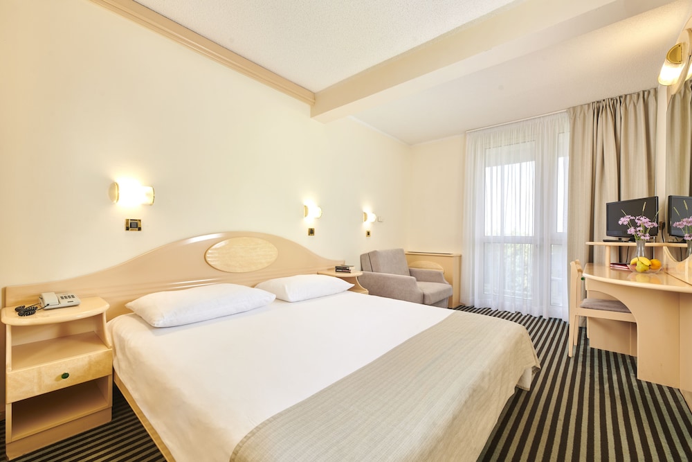 Hotel Istra Plava Laguna — Hotel rooms in Poreč, Istria