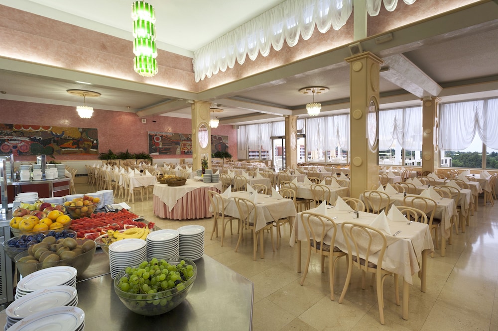 Hotel Istra Plava Laguna — Restaurant & bars in Poreč, Istria