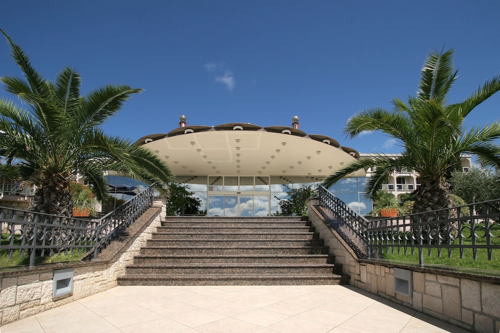 Hotel Istra Plava Laguna — Hotel building in Poreč, Istria