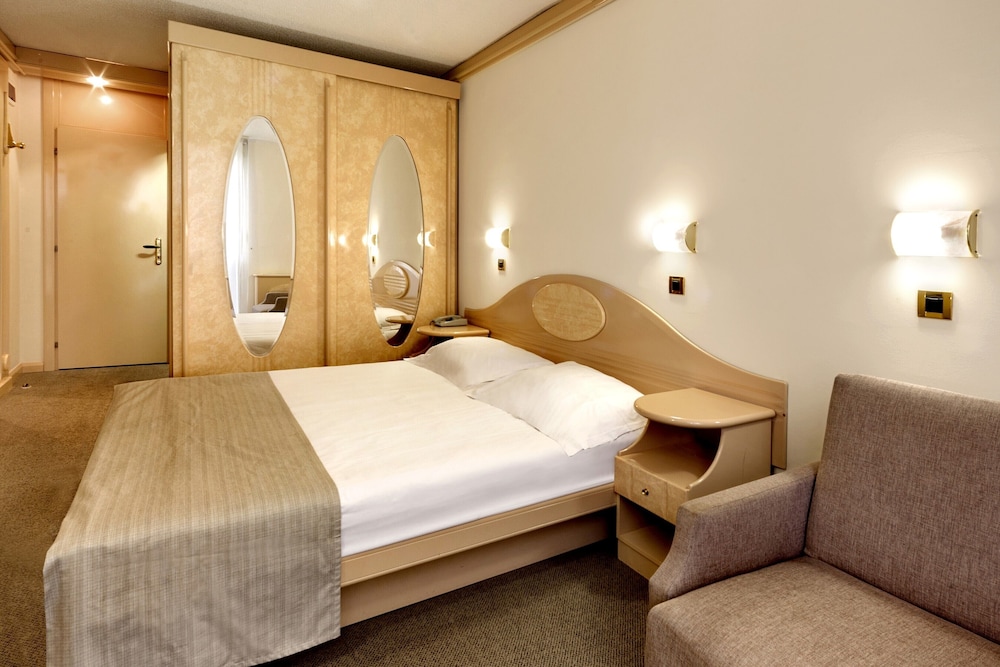Hotel Istra Plava Laguna — Hotel rooms in Poreč, Istria