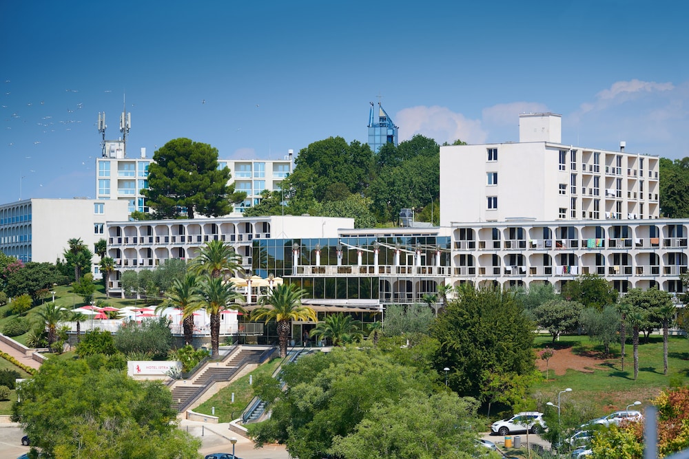Hotel Istra Plava Laguna — Hotel building in Poreč, Istria