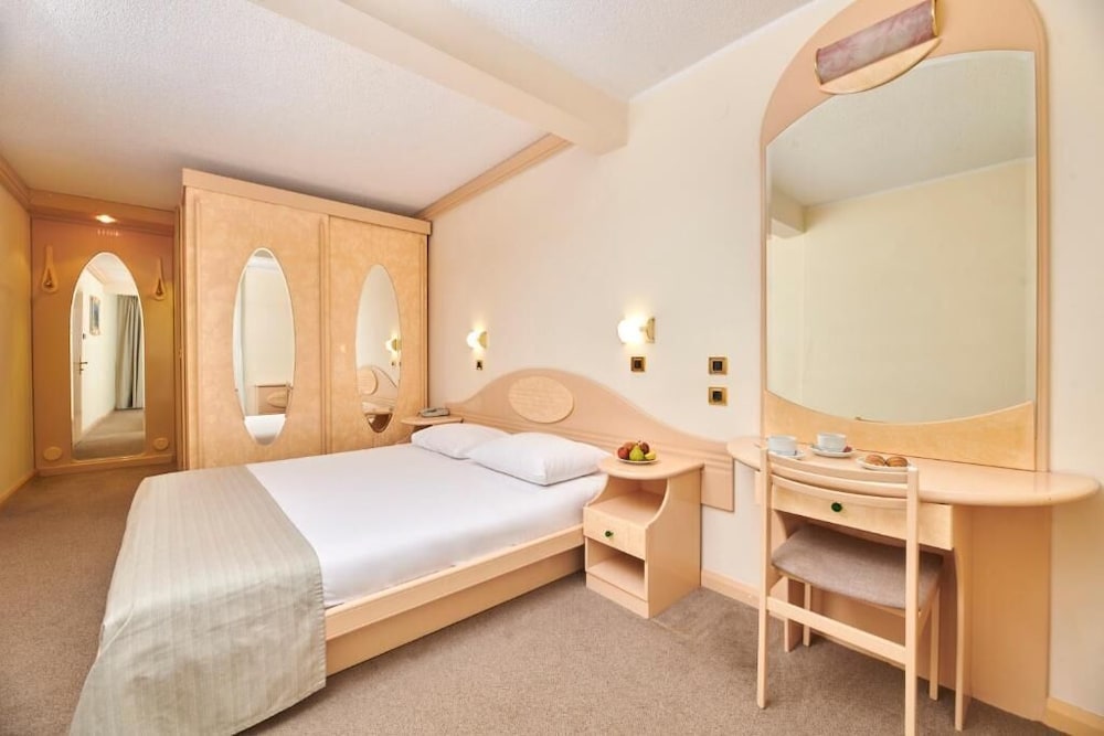 Hotel Istra Plava Laguna — Hotel rooms in Poreč, Istria