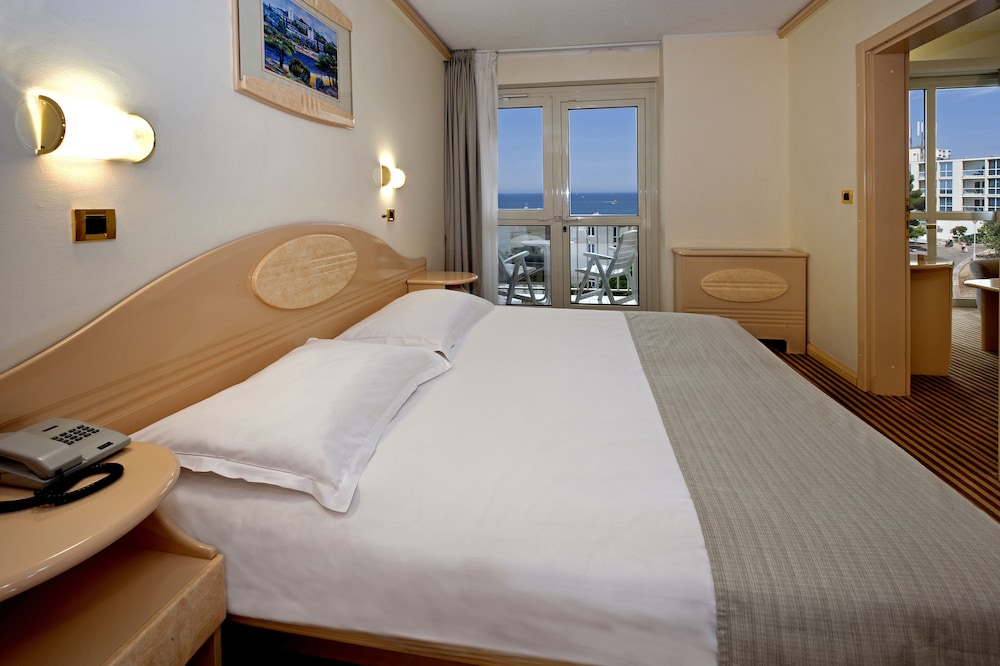 Hotel Istra Plava Laguna — Hotel rooms in Poreč, Istria