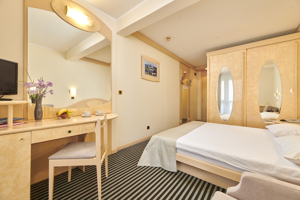 Hotel Istra Plava Laguna — Hotel rooms in Poreč, Istria