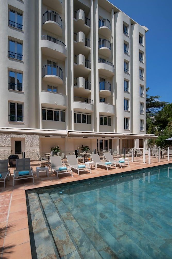 Le Cetai Cannes Beach Hotel