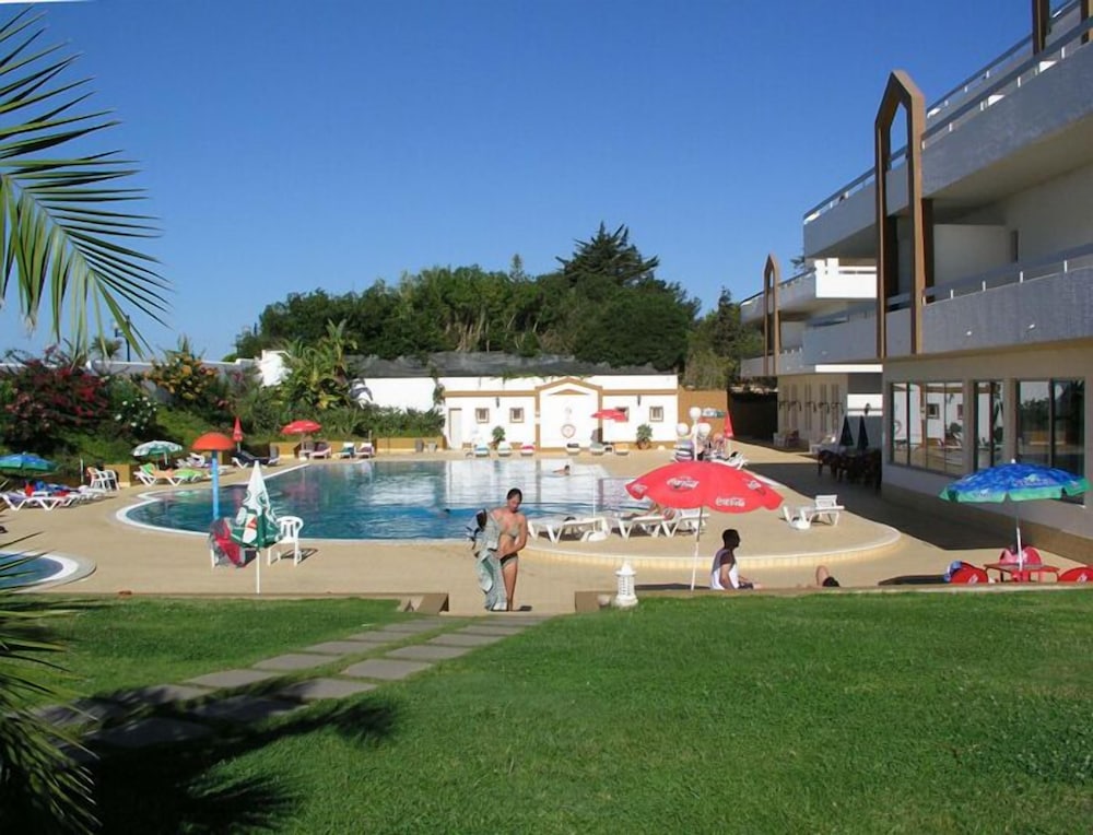 Hotel Luar — Swimming pool in Portimão, Faro