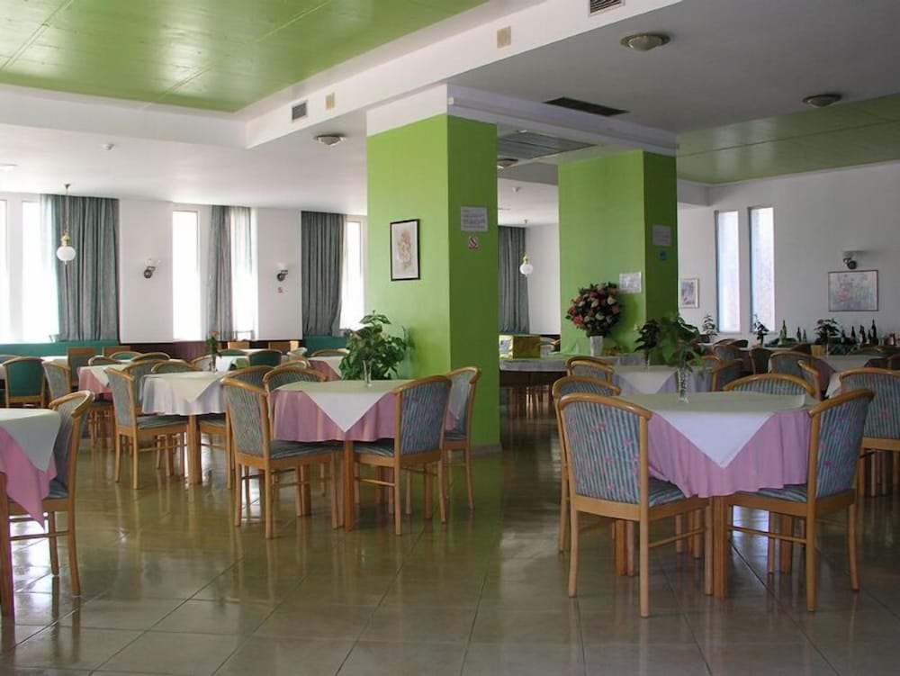 Hotel Luar — Restaurant & bars in Portimão, Faro