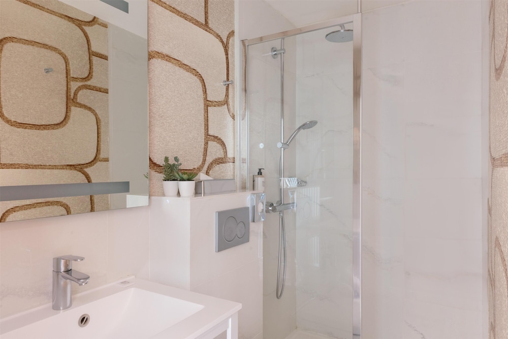 Best Western Hotel Ronceray Opera — Hotel rooms in Paris, Ile-de-France