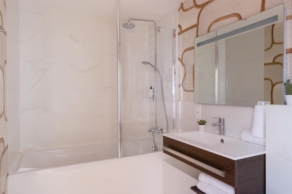 Best Western Hotel Ronceray Opera — Hotel rooms in Paris, Ile-de-France
