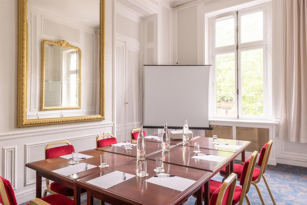 Best Western Hotel Ronceray Opera — Hotel building in Paris, Ile-de-France