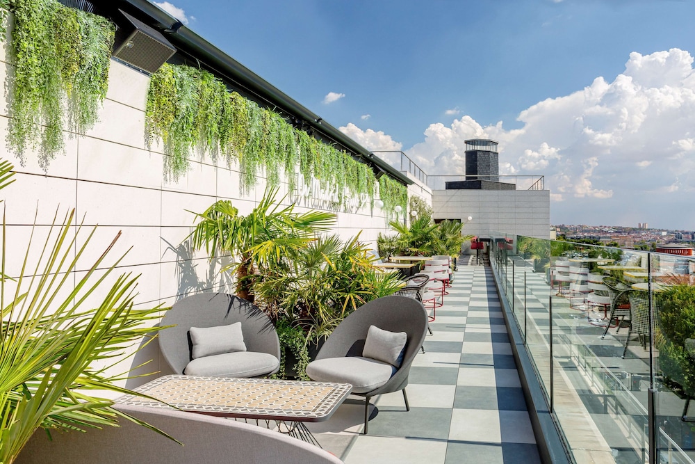 Radisson RED Madrid - zdjęcie 4