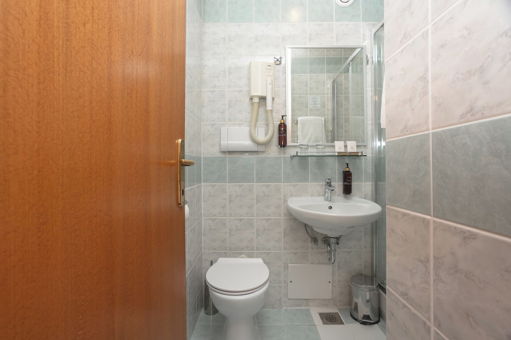 Hotel Punta — Hotel rooms in Vodice, Šibenik-Knin