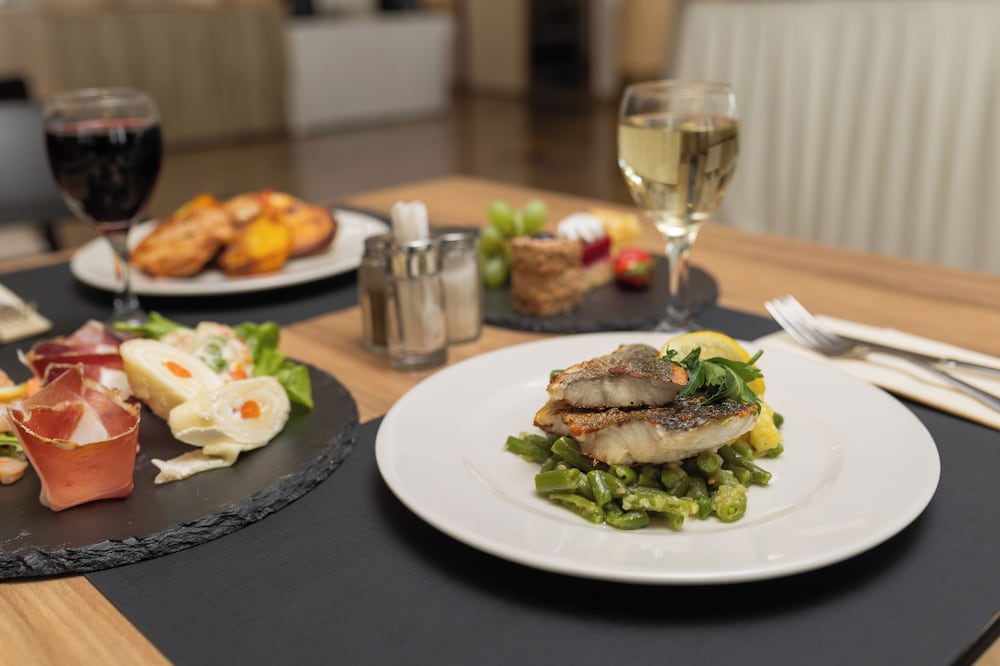 Hotel Punta — Restaurant & bars in Vodice, Šibenik-Knin