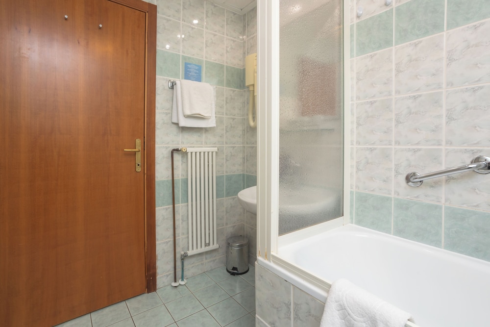 Hotel Punta — Hotel rooms in Vodice, Šibenik-Knin
