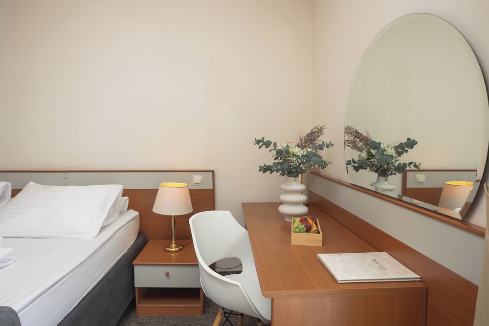 Hotel Punta — Hotel rooms in Vodice, Šibenik-Knin