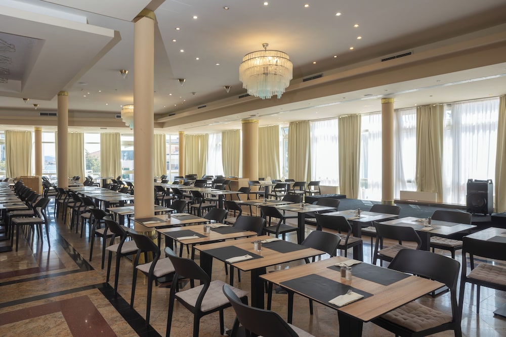 Hotel Punta — Restaurant & bars in Vodice, Šibenik-Knin