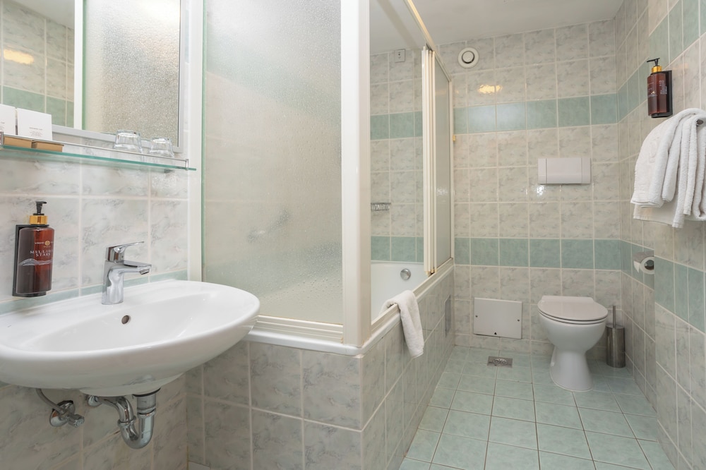 Hotel Punta — Hotel rooms in Vodice, Šibenik-Knin
