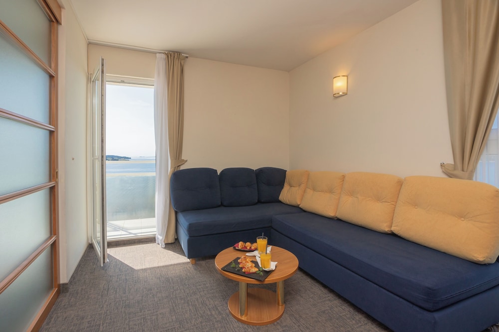Hotel Punta — Hotel rooms in Vodice, Šibenik-Knin
