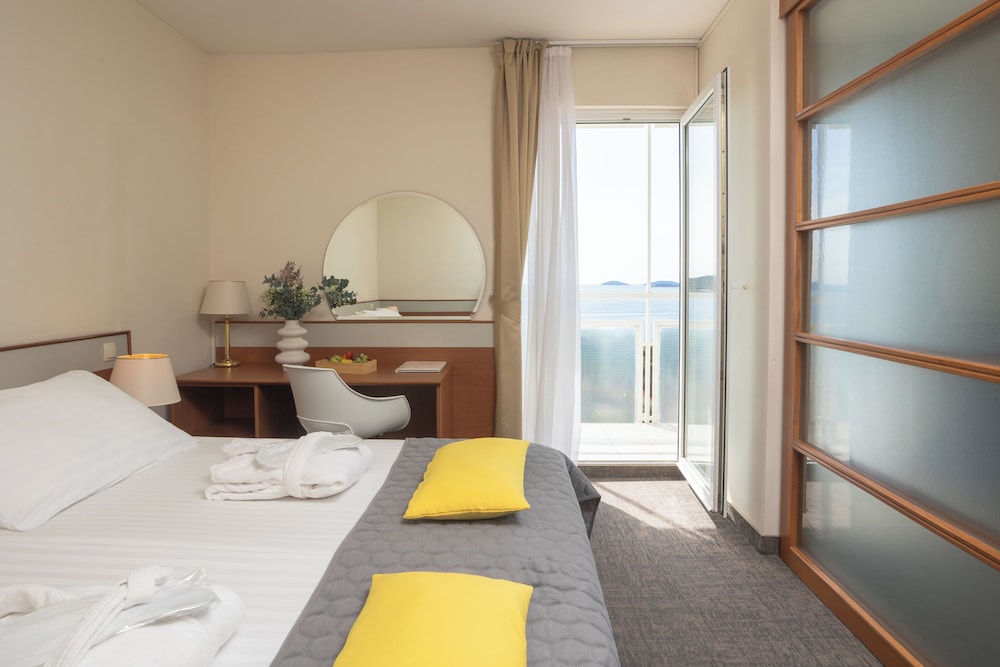 Hotel Punta — Hotel rooms in Vodice, Šibenik-Knin